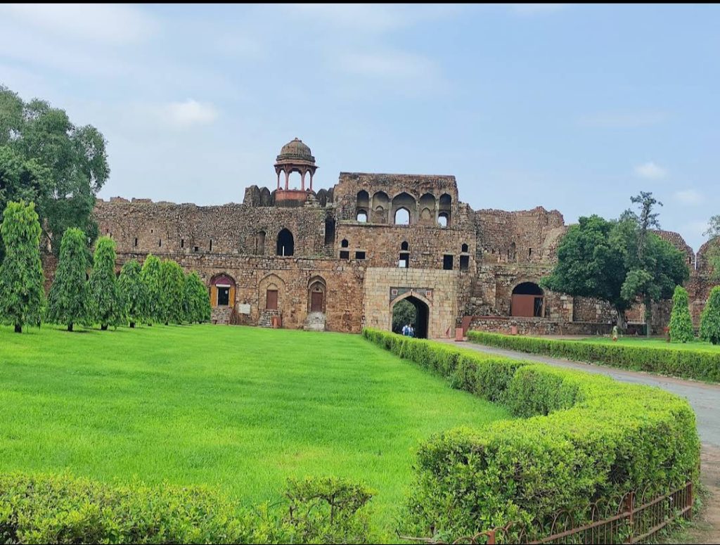 Purana Qila Delhi Entry Fee, Timings, History, Images & Location