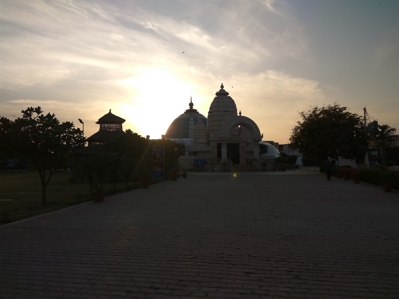 Akshaya Patra Temple Vrindavan Timings History Entry Fee Aarti   Akshaya Patra Temple1 