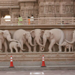 INDIA - NOVEMBER 24: Swaminarayan Akshardham temple in Delhi on November 24, 2005. (Photo by Hemant Chawla/The The India Today Group via Getty Images)